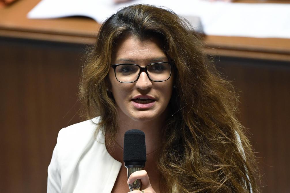 Licenciements et mises à pied — Licenciements et mises à pied —