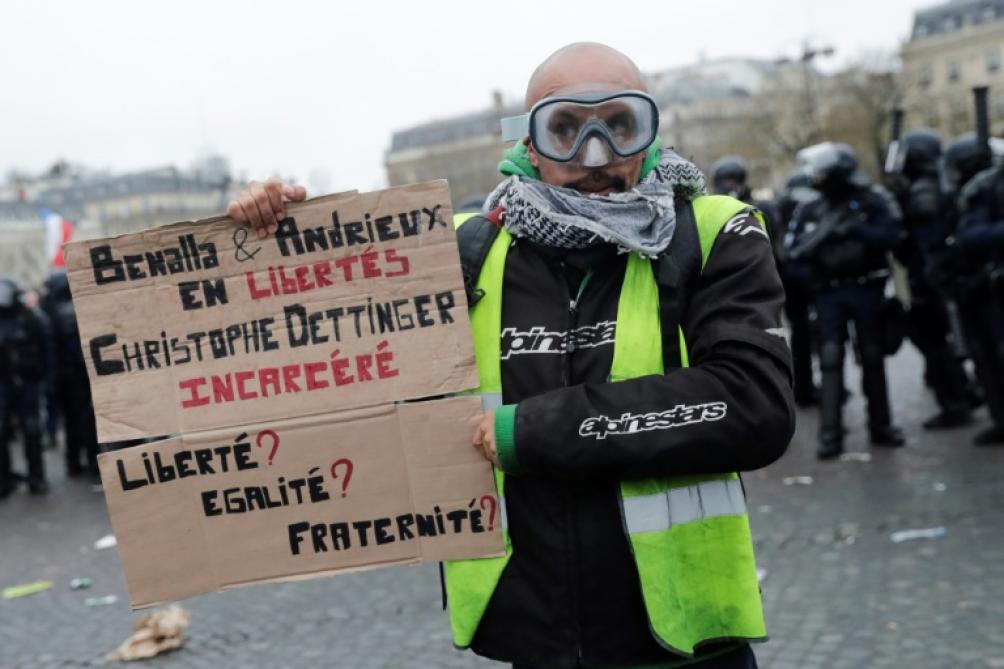 Gilets Jaunes Lex Boxeur Christophe Dettinger Devant Le