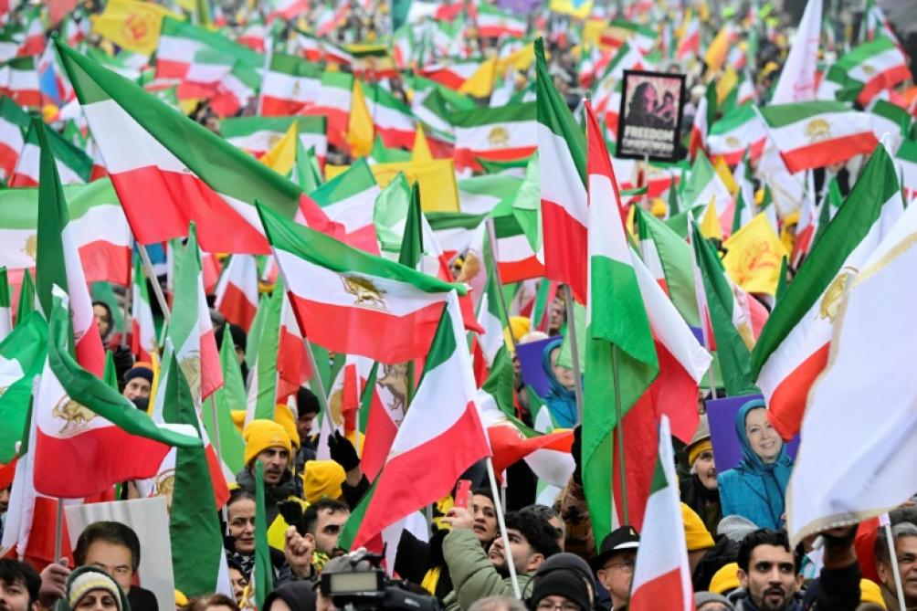 A Berlin, des milliers d'opposants iraniens réclament la chute de la République islamique