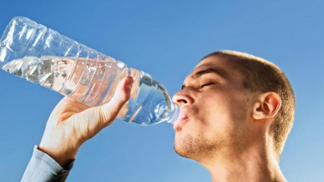 Comment savoir si l'on ne boit pas assez d'eau au quotidien ?