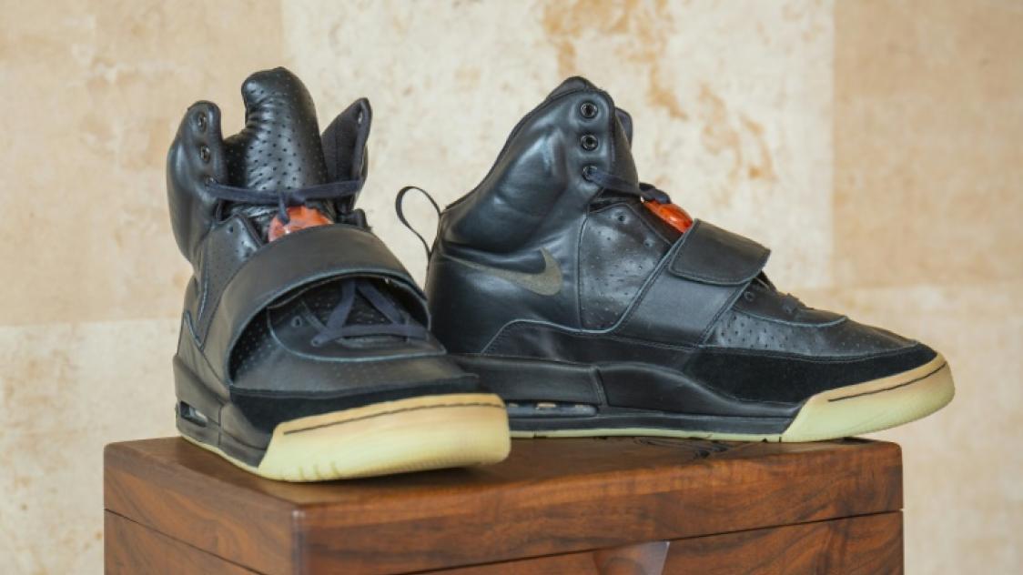 Des baskets de Kanye West vendues 1 8 million de dollars record