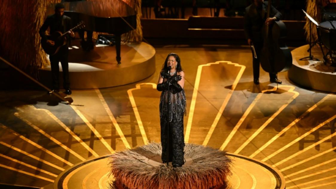 Rihanna chante Lift Me Up sur la scène des Oscars, au Dolby Theatre d