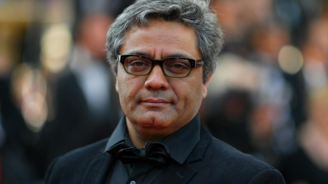 Le réalisateur iranien Mohammad Rasoulof pose à son arrivée le 27 mai 2017 pour la cérémonie de remise du prix Un certain regard lors de la 70e édition du Festival de Cannes, dans le sud de la France