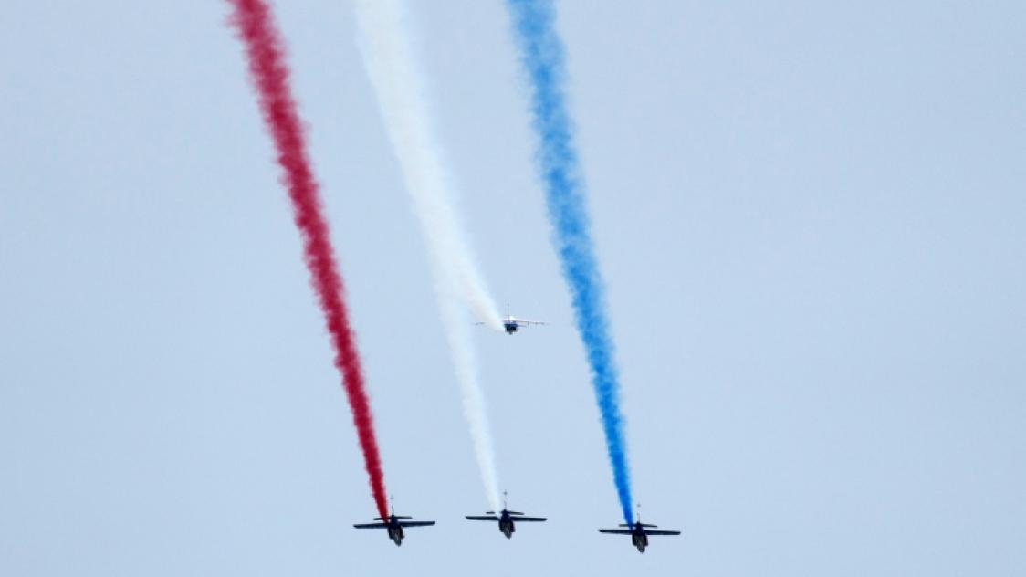 Défilé du 14 juillet dans une France hôte des JO et en crise politique