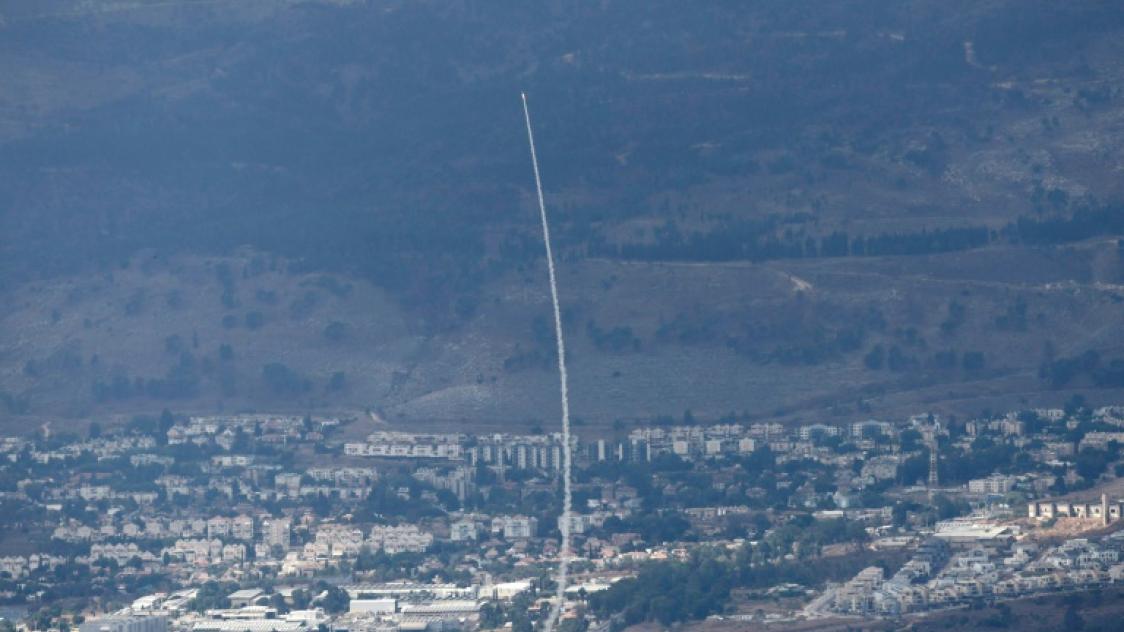 Israël mène d'intenses frappes sur le Liban, avertissement à la population