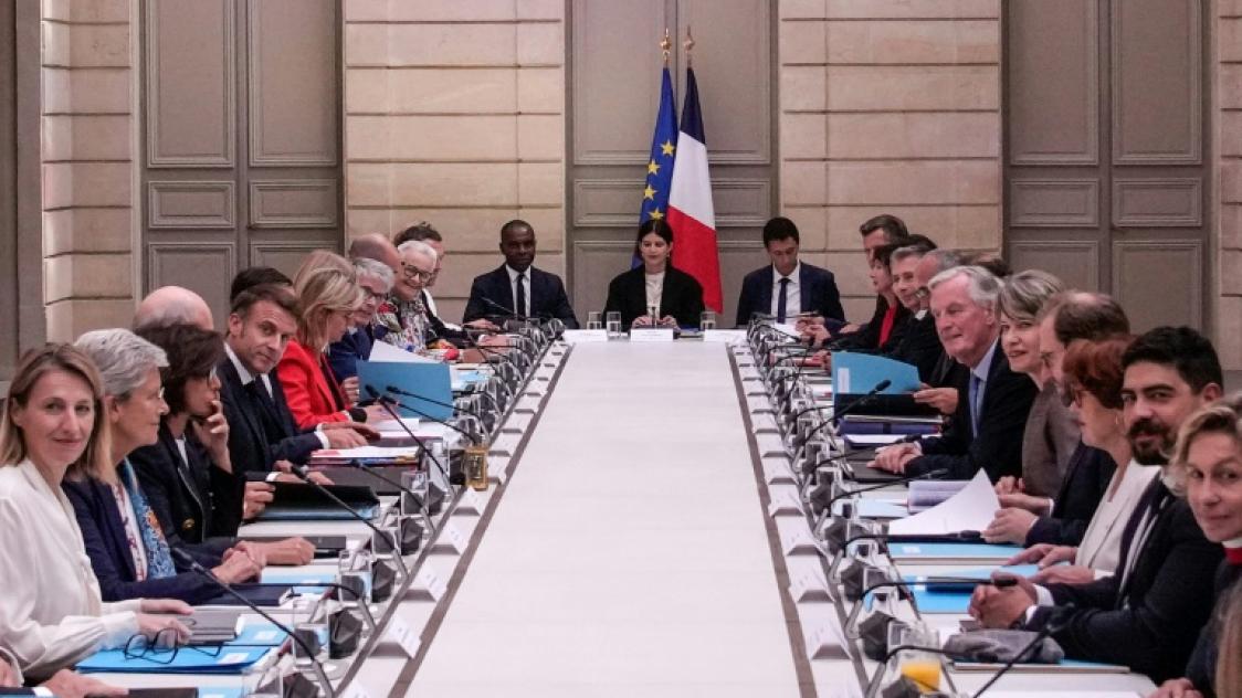 Premier Conseil des ministres express, Barnier invite son équipe à la