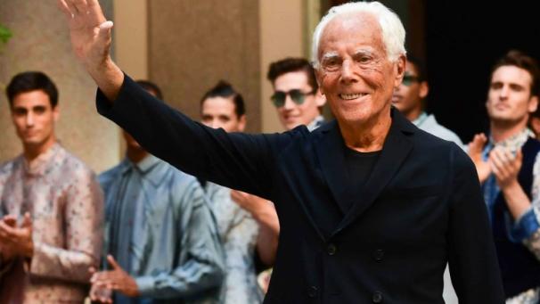 Giorgio Armani ovationné lundi 17 juin 2020 à Milan lors de la clôture de la Semaine de la mode italienne.