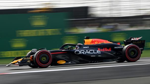 La Red Bull pilotée par le Néerlandais Max Verstappen durant les qualifications du GP de Chine de F1 le 20 avril 2024 à Shanghai