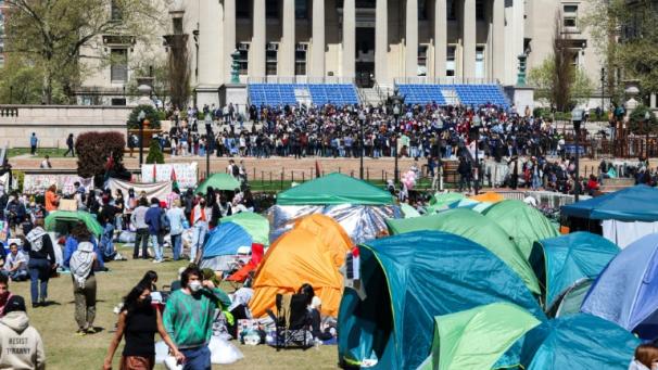 Des manifestants pro-palestiniens et des tentes sur le campus de l