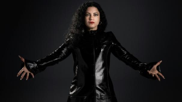 La chanteuse, auteure-compositrice et productrice de musique tunisienne Emel, le 9 avril 2024 à Paris