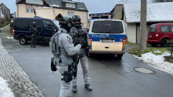Opération des forces spéciales de la police allemande contre un groupe complotiste et d