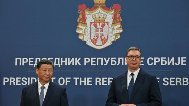 Le président chinois Xi Jinping (à gauche) et le président serbe Aleksandar Vucic lors d