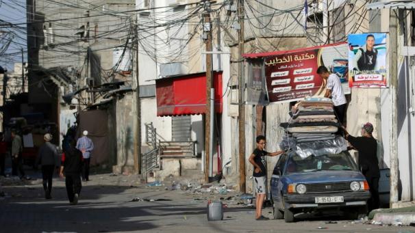 Des Palestiniens quittent Rafah, dans le sud de la bande de Gaza, le 10 mai 2024