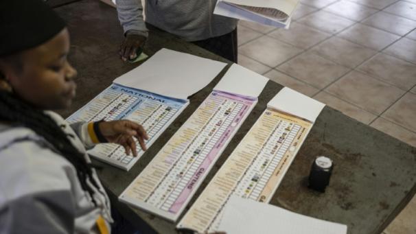 Un bureau de vote à Alexandra, un township de Johannesburg, le 29 mai 2024 en Afrique du Sud