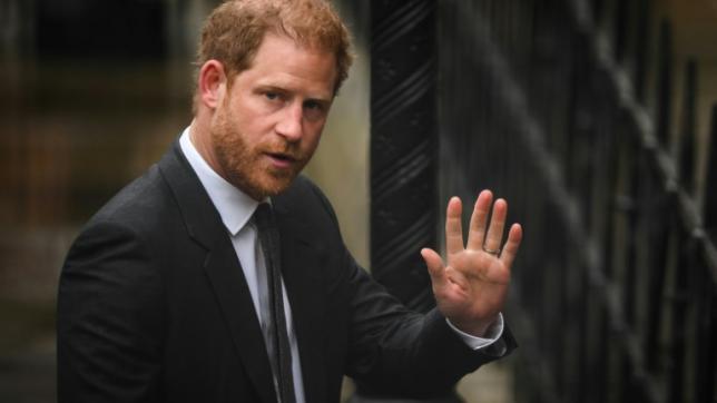Le prince Harry arrive à la Haute-Cour de Londres pour une audience dans le cadre des poursuites judiciaires qu