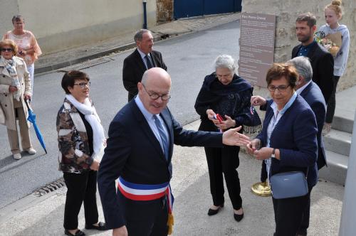 A Hautvillers Un Parc Nomme Pierre Cheval