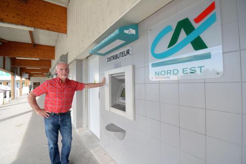 Un Distributeur De Billets De Nouveau En Service A Pogny