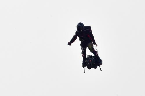 Traversee De La Manche En Flyboard Franky Zapata L Homme Volant Echoue