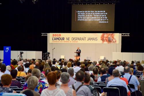Dans La Grand Messe Des Temoins De Jehovah A Chalons