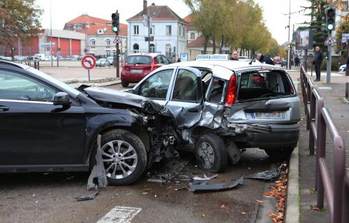 Accident entre trois voitures avenue Charles-Baltet à Troyes - L'Est Eclair