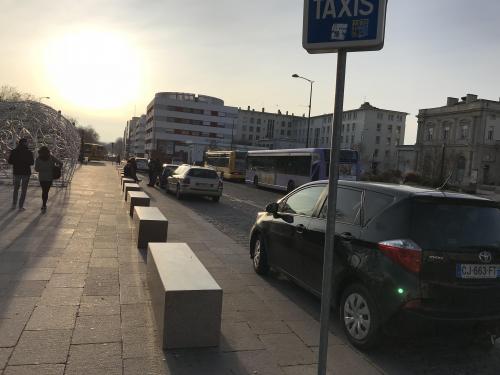A Reims Les Taxis Ont Du Mal A Preserver Leurs Places Sur Le Parvis De La Gare