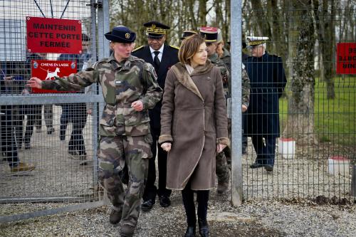 Le 132e Regiment D Infanterie Cynotechnioque De Suippes Fier D Avoir Recu La Ministre Des Armees