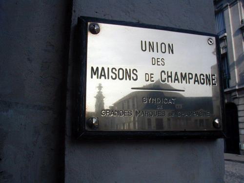 Manifestation Devant L Union Des Maisons De Champagne A Reims