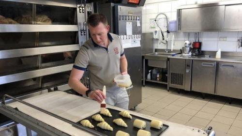 Pres De Reims Avec Le Confinement Le Champion Du Croissant Vend Plus De Pain Que De Gateaux