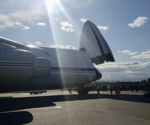 Coronavirus Un Avion Charge D Aide Humanitaire Russe Arrive A New