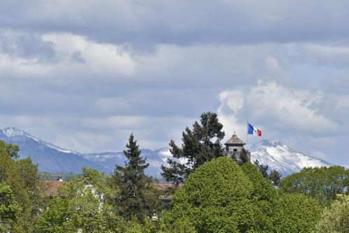 Zero Deces Le Cantal Une Contree Preservee Face Au Coronavirus