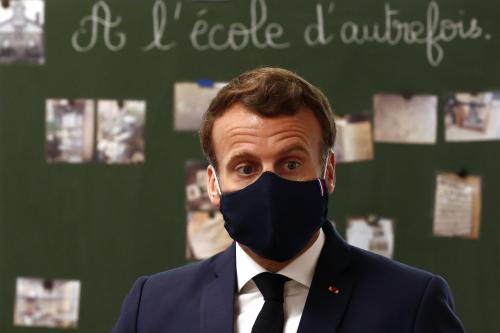 Pourquoi Macron A Choisi Un Masque Chanteclair