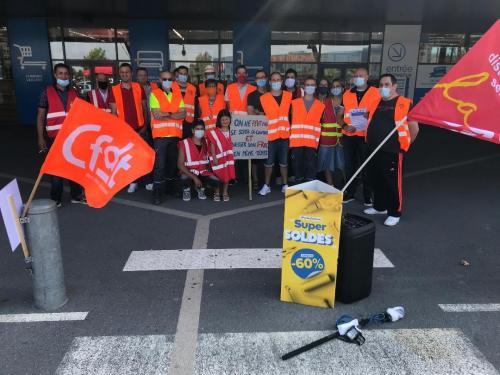 Greve Dans Les Magasins Castorama Dont Celui De Thillois Pres De Reims