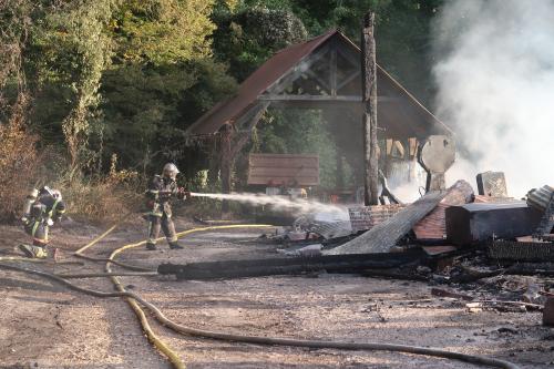 Villers Cotterets Un Incendie Criminel Detruit Deux Entrepots