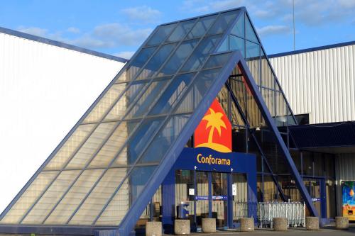 conforama officiellement cede a mobilux maison mere de but
