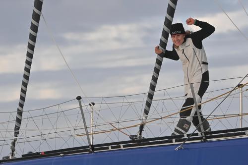 Vendée Globe : Clarisse Crémer, première femme aux Sables et un record