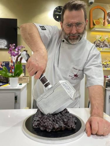 A Reims Qui Remportera Le Marteau De Thor En Chocolat Actualite