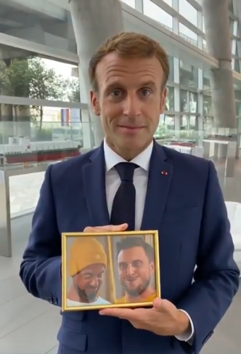 Dans Un Message Video Aux Eleves Emmanuel Macron Montre Un Portrait De Mcfly Et Carlito
