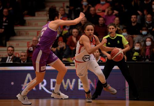Basket-ball - LFB. Les Flammes Carolo arrachent la victoire contre Roche  Vendée