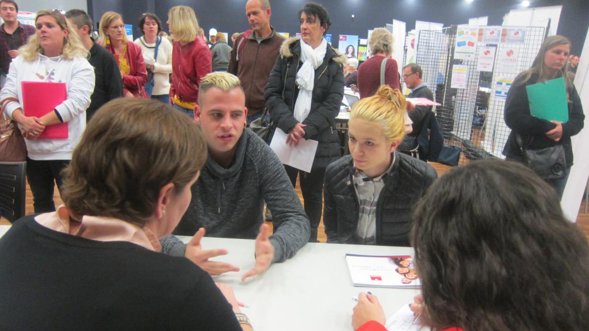 Tergnier Rencontre Au Forum Adrien Et Lea Parmi Tant Et Tant En Recherche D Emploi