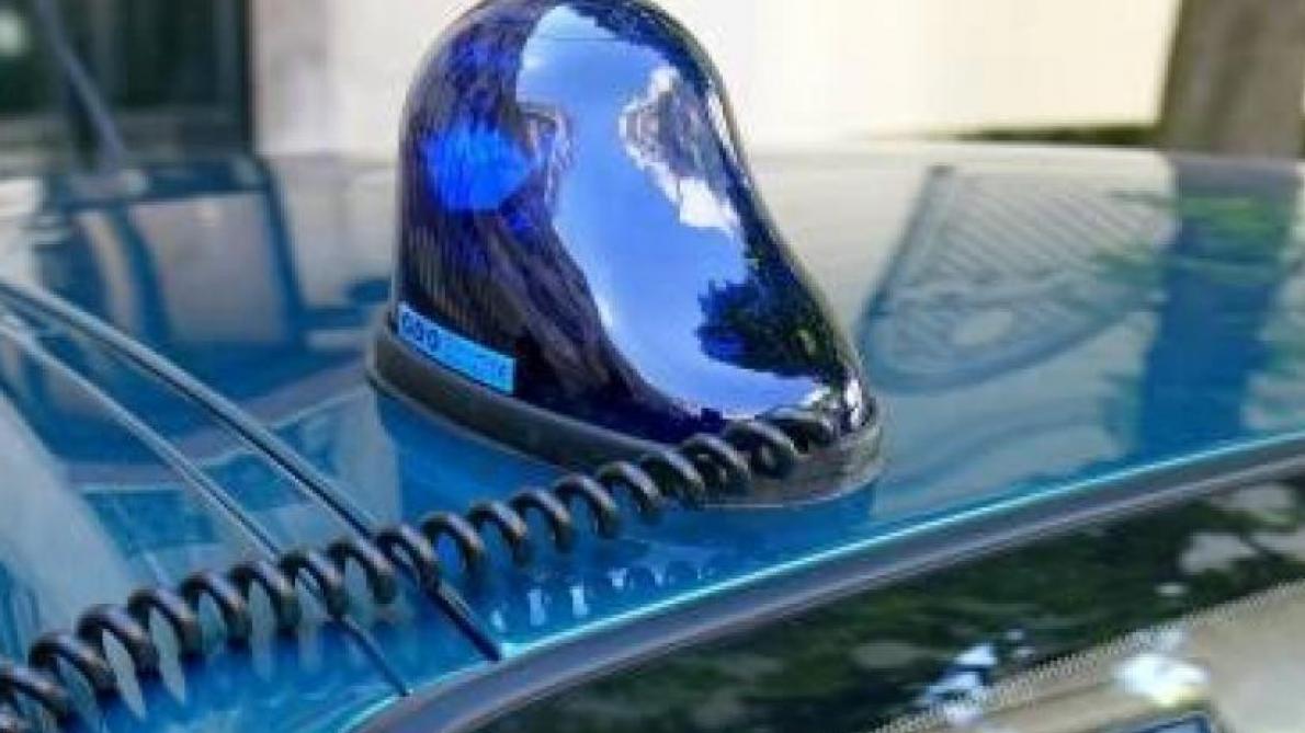 Gard : il achète un gyrophare bleu pour faire le shérif et contrôle deux  véhicules 