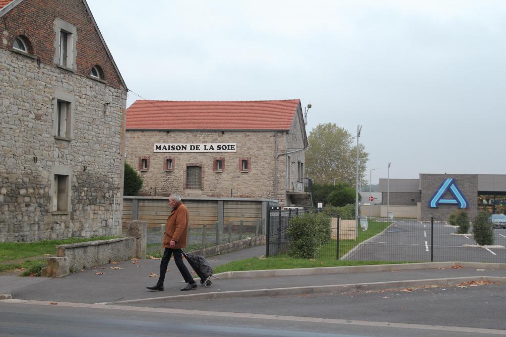 Givet On Se Dechire Pour La Maison De La Soie