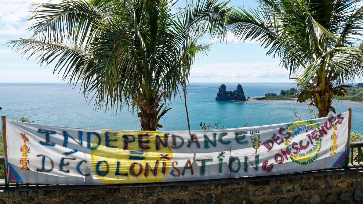 Que Veulent Dire Les Couleurs Du Drapeau Français France ou Kanaky ? Les enjeux du référendum en Nouvelle-Calédonie