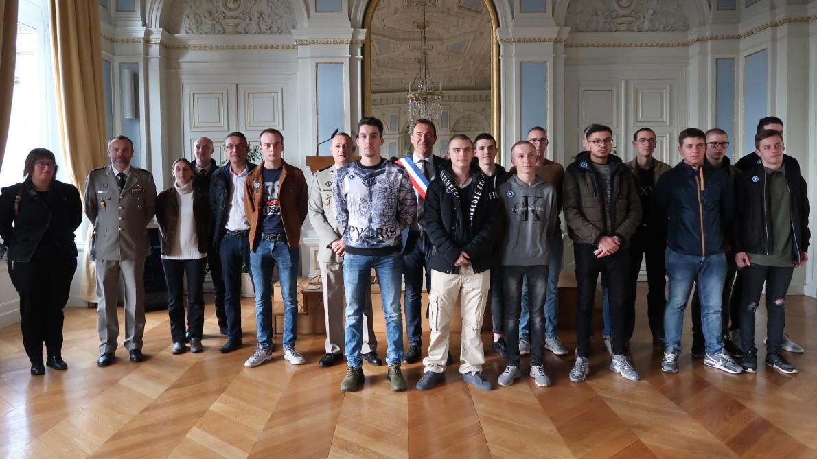 Laon Ils Ont Signe Leur Contrat D Engagement Dans L Armee