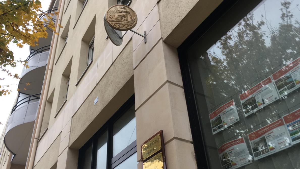 Un Notaire De Reims Soupconne De Malversation