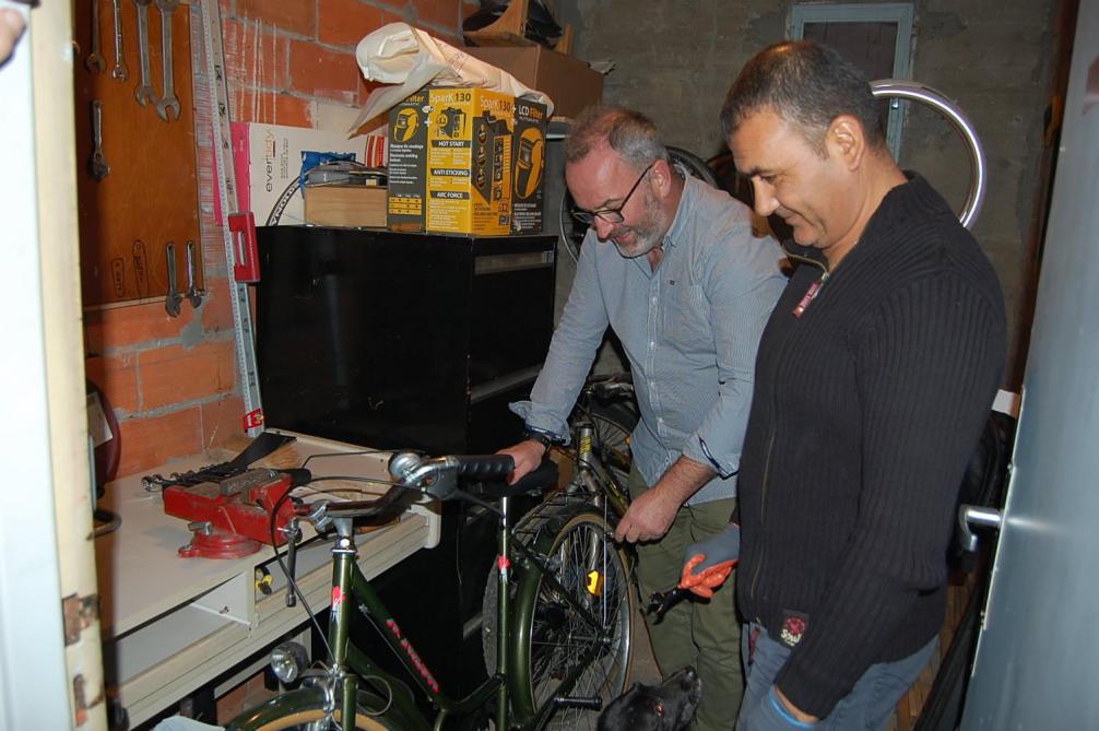 place a l atelier mobile de reparation de velos a saint dizier