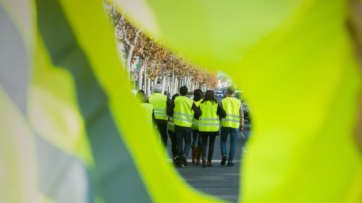 Sans Gilet Jaune Une Conductrice A été Forcée De Retirer