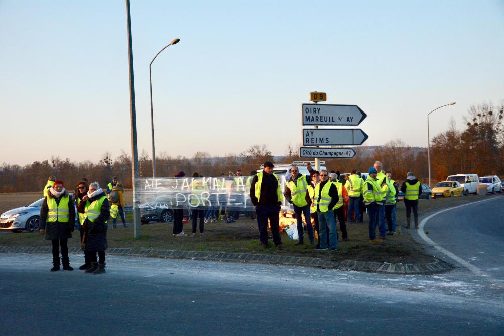Gilets Jaunes Les Ronds Points Doiry Et De Pierry Bloqué