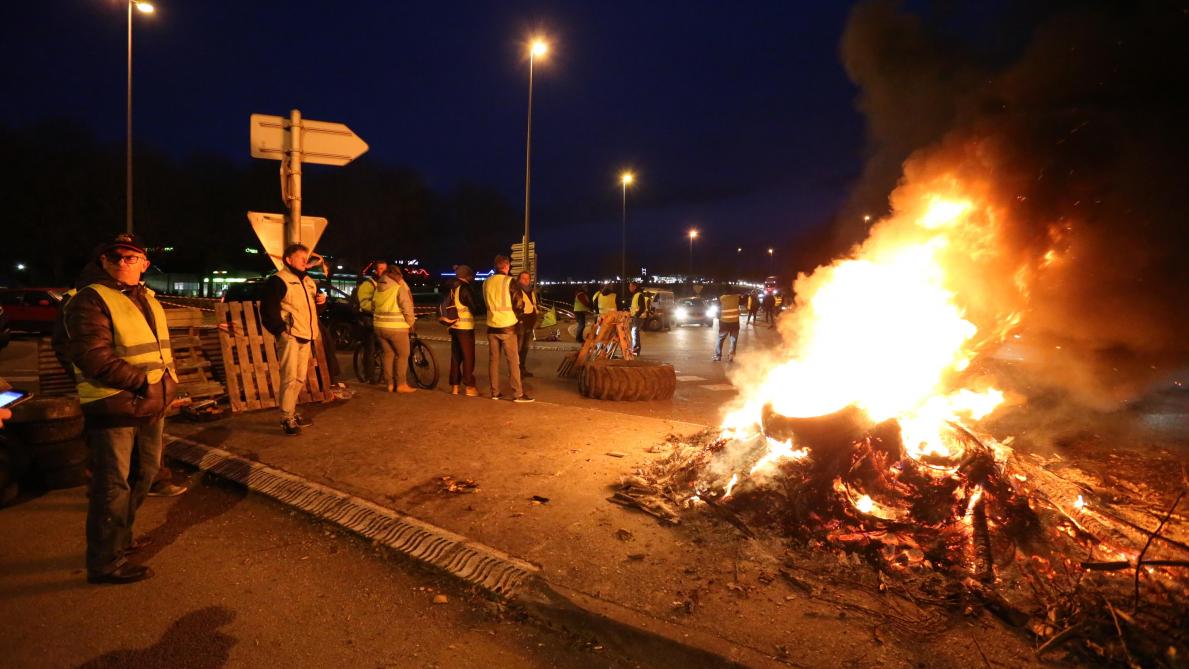Les Barrages Des Gilets Jaunes Encore Actifs Ce Lundi Soir