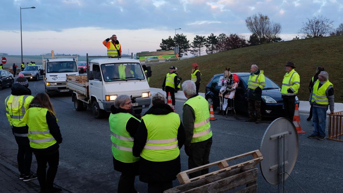 à Châlons Les Gilets Jaunes Se Mettent En Marche Journal