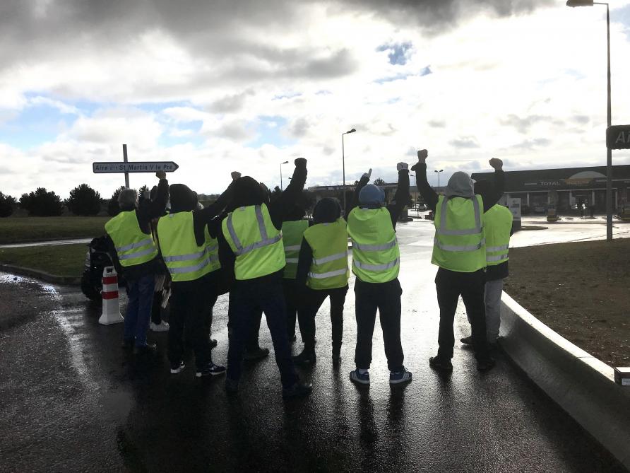 à La Station Recysaint Martin Les Gilets Jaunes Demandent